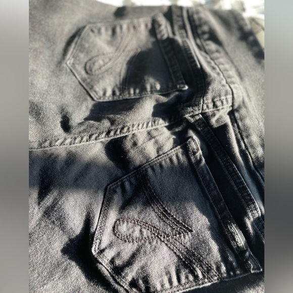 High Rise, Black Cropped Jeans by Jordache (worn only a couple times) - Picture 5 of 6